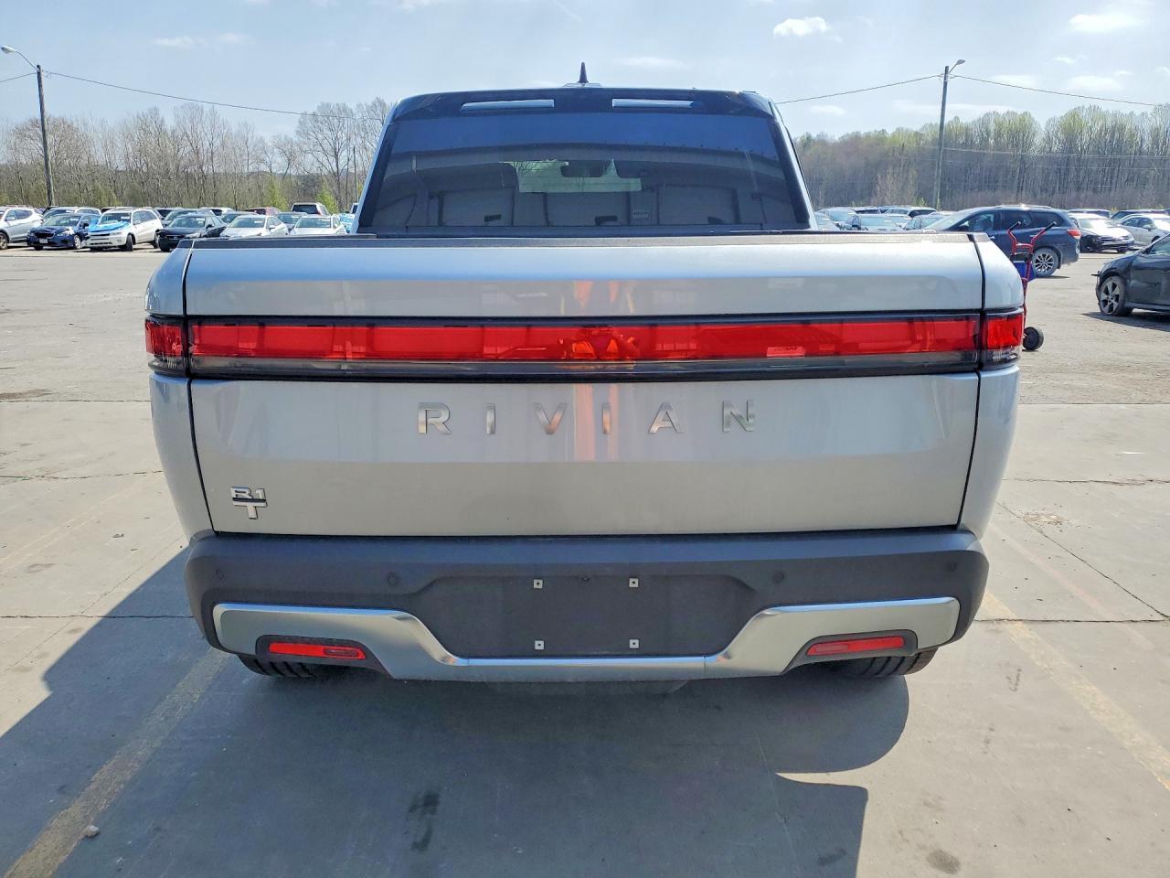 2023 Rivian R1T - Image 6