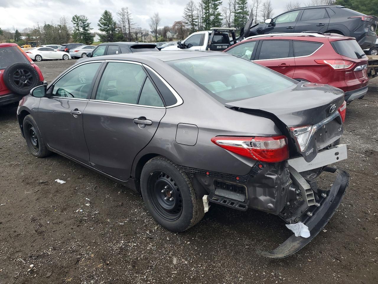 2017 Toyota Camry Le - Фото 2