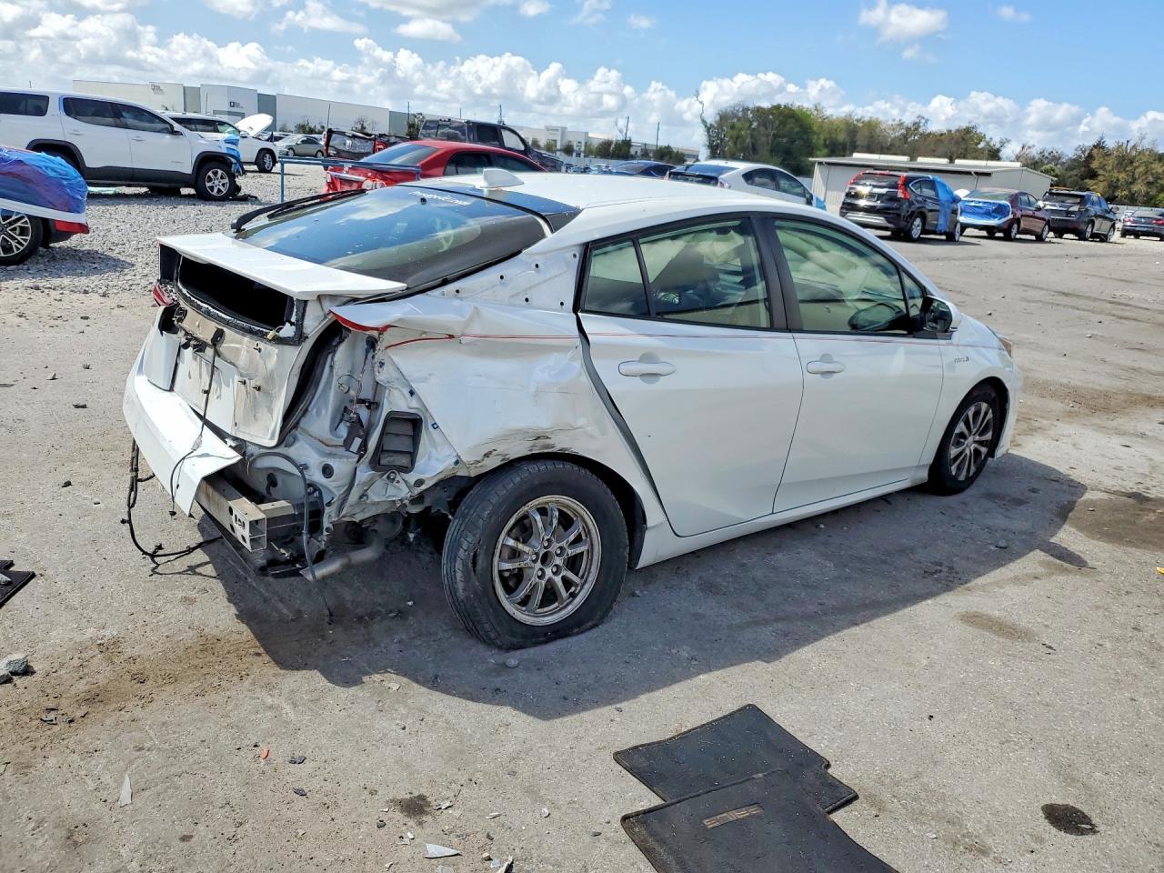 2022 Toyota Prius Le - Фото 3