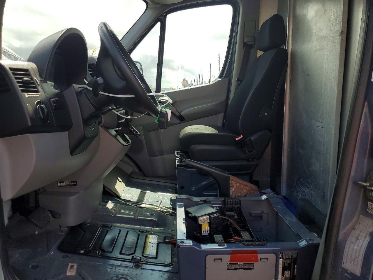2018 Mercedes Benz Sprinter 2500 Delivery Van - Фото 7