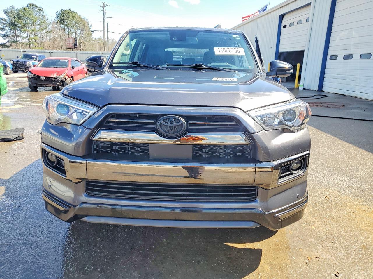 2021 Toyota 4Runner Nightshade Edition - Фото 5