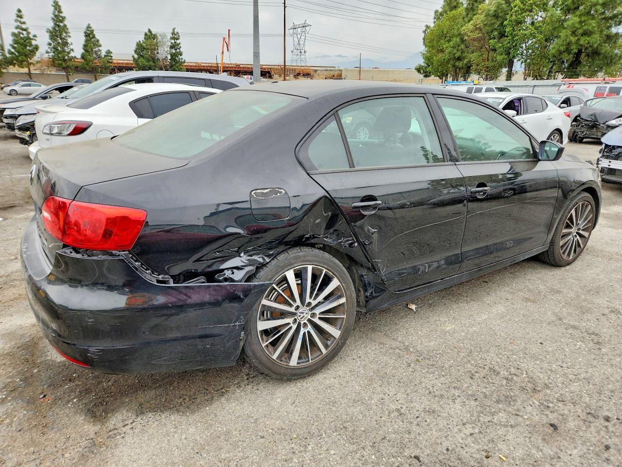 2014 Volkswagen Jetta Base - Image 3