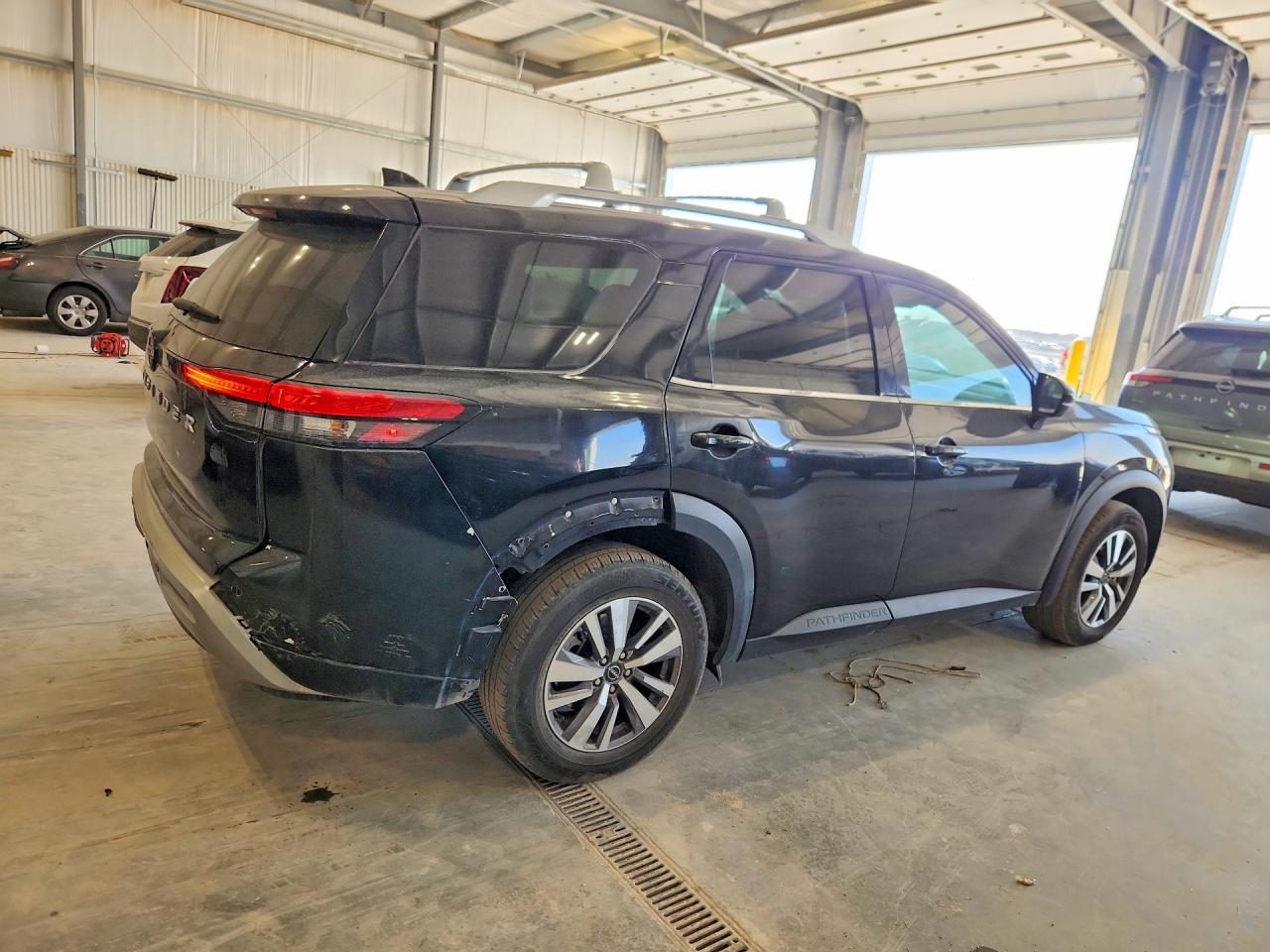 2023 Nissan Pathfinder Sl - Фото 3