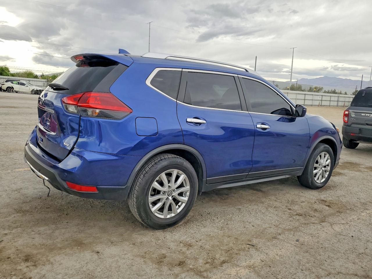2020 Nissan Rogue Sv - Фото 3