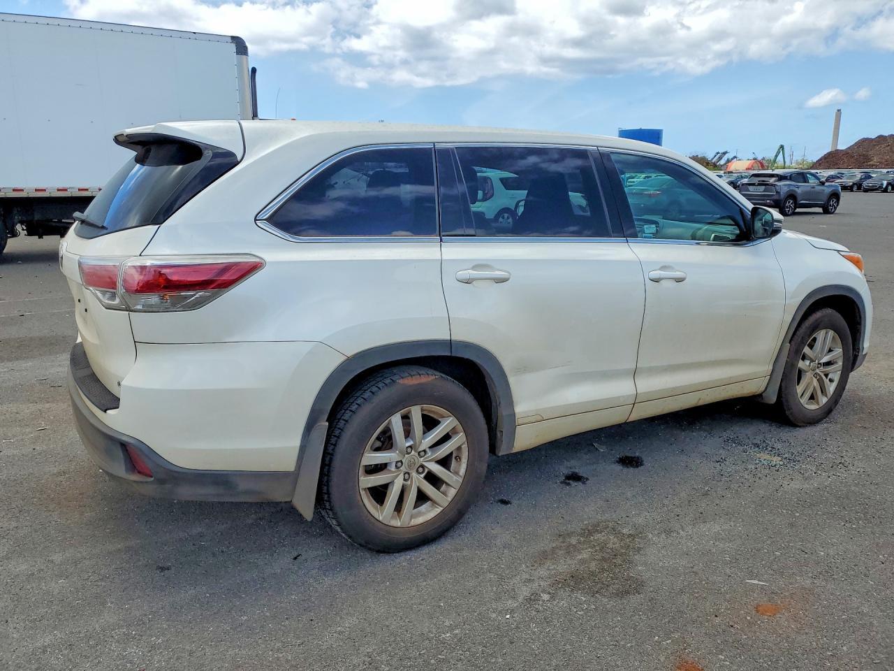 2014 Toyota Highlander Le - Image 3