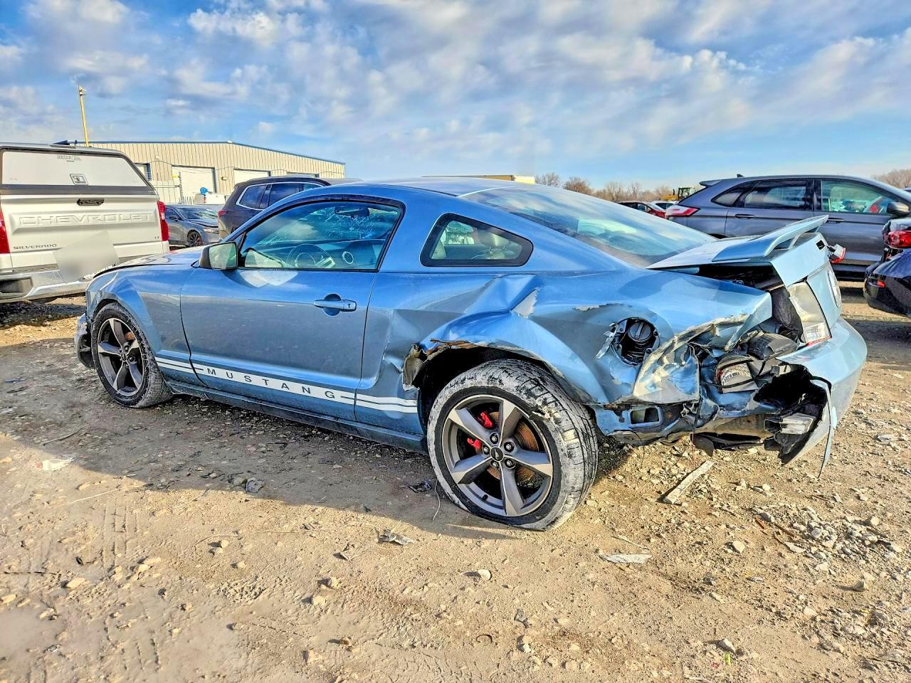 2005 Ford Mustang - Фото 2