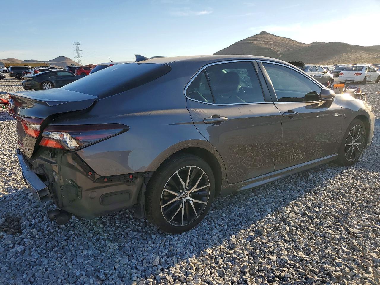 2023 Toyota Camry Se - Image 3