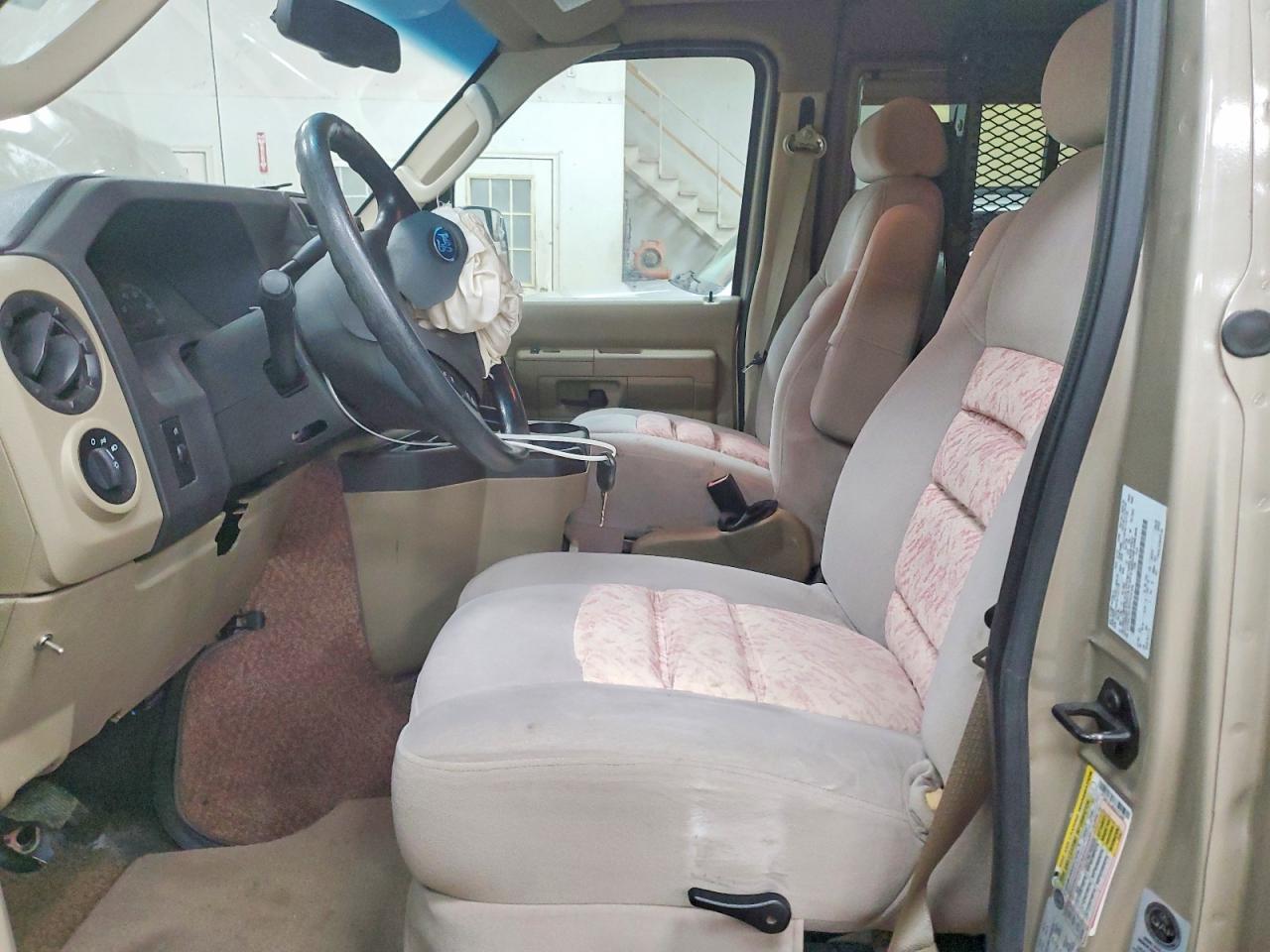 2014 Ford Econoline E150 Van - Фото 7