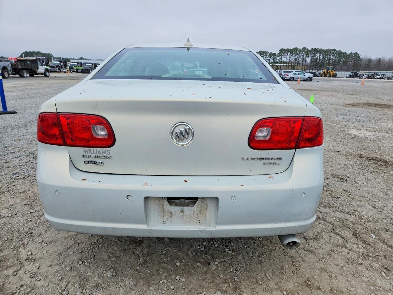 2010 Buick Lucerne Cxl - Image 6