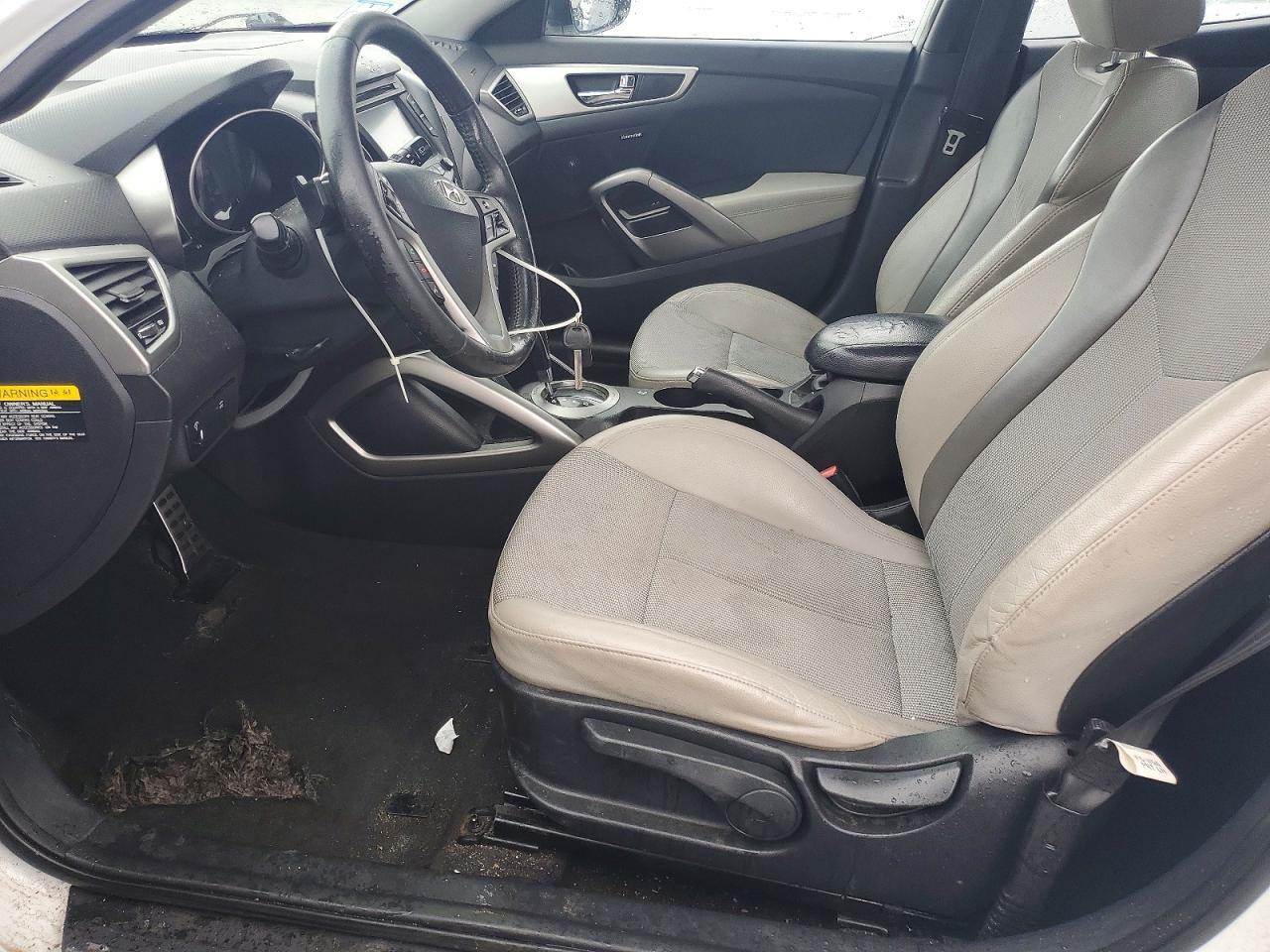 2013 Hyundai Veloster Base - Фото 7