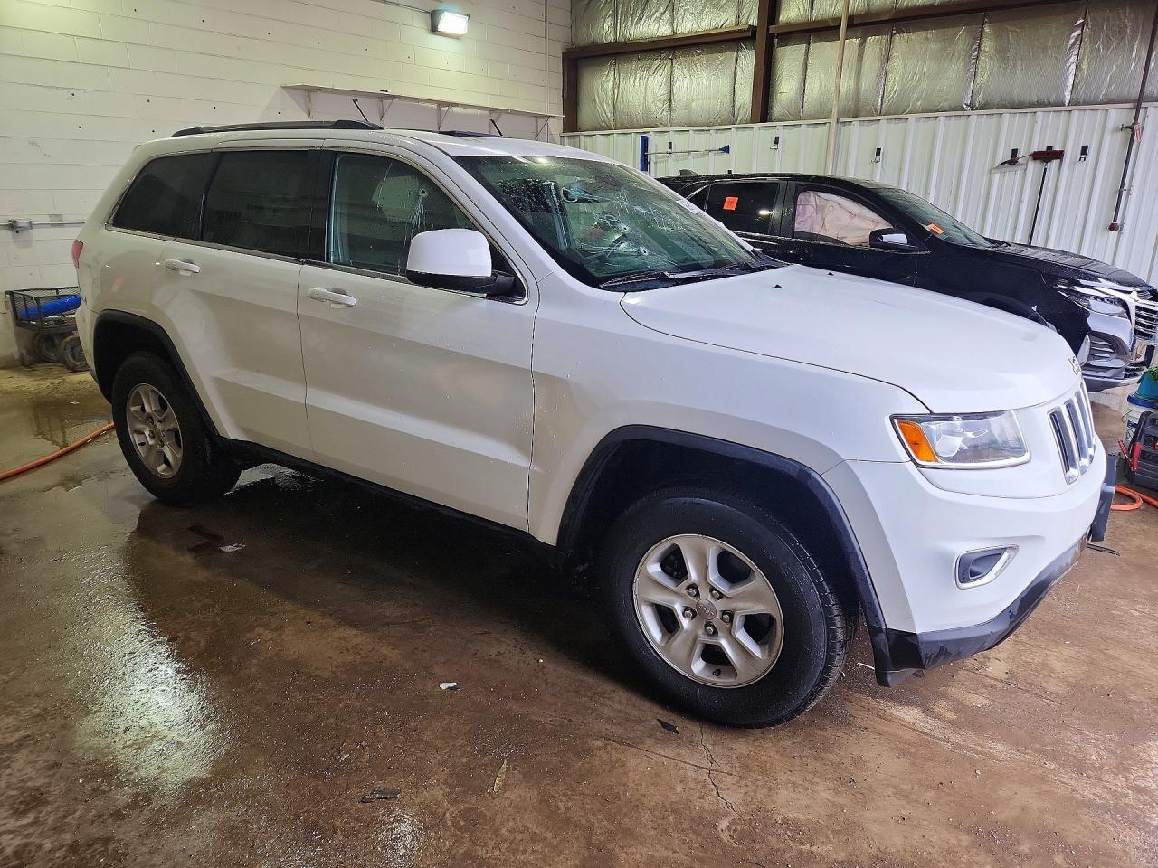 2015 Jeep Grand Cherokee Laredo - Image 4
