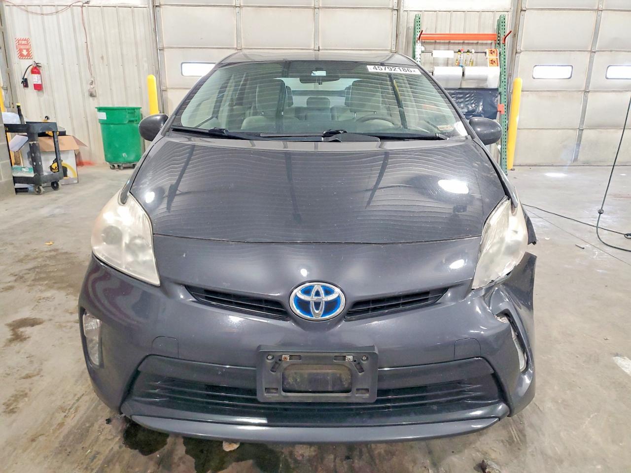 2013 Toyota Prius Two - Фото 5