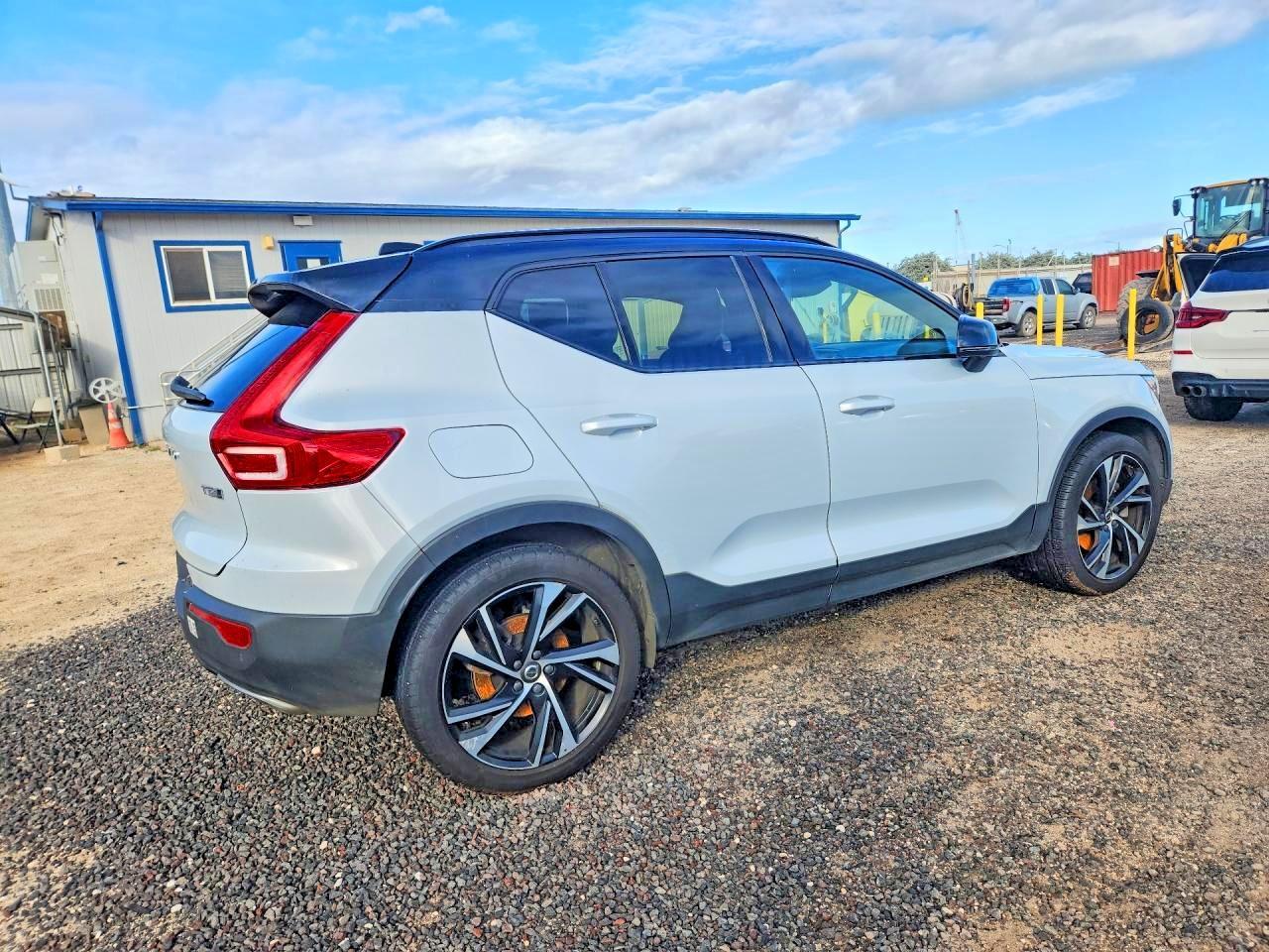 2020 Volvo Xc40 T5 R-Design - Image 3