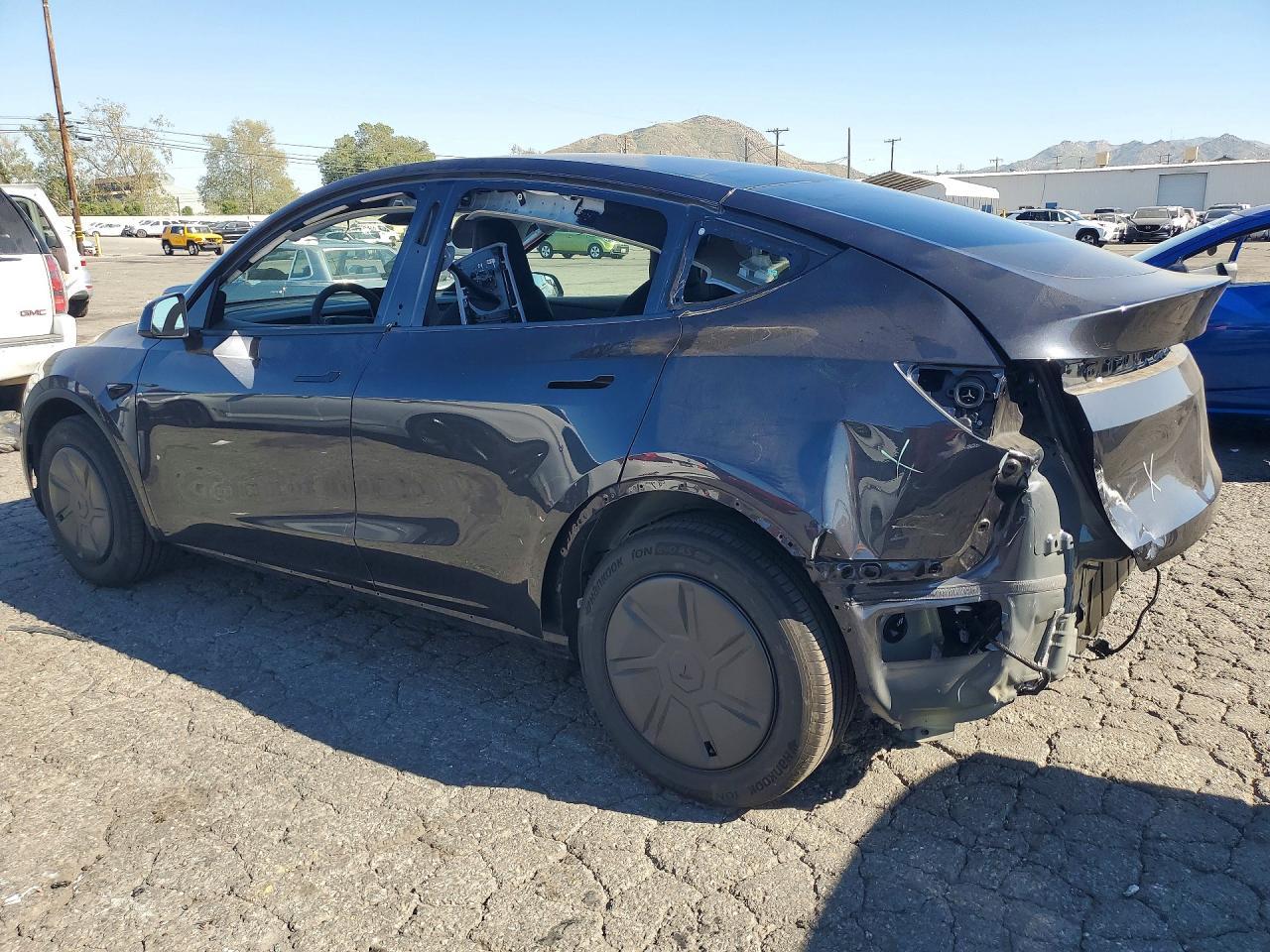 2026 Tesla Model Y - Image 2