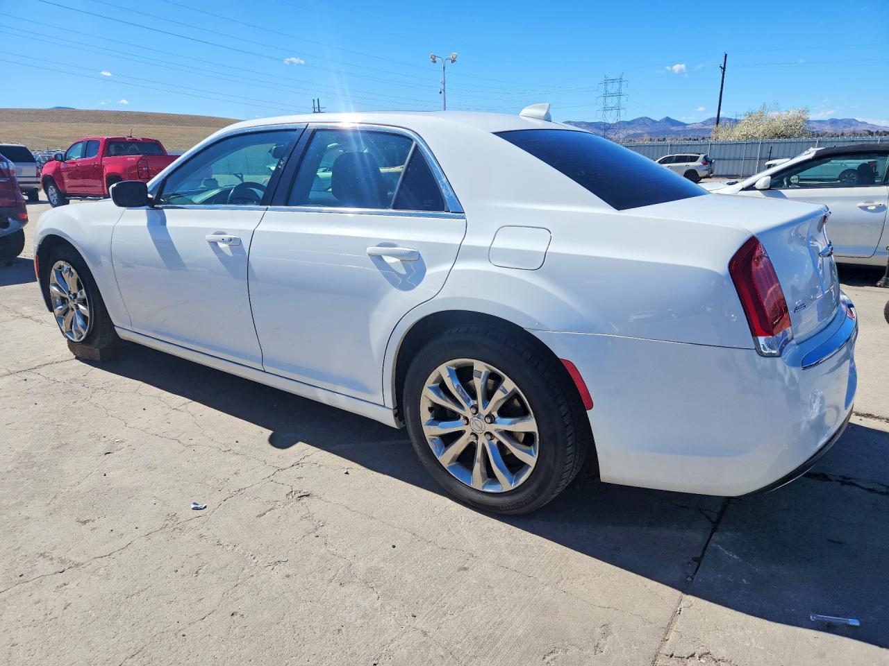 2016 Chrysler 300 Limited - Фото 2