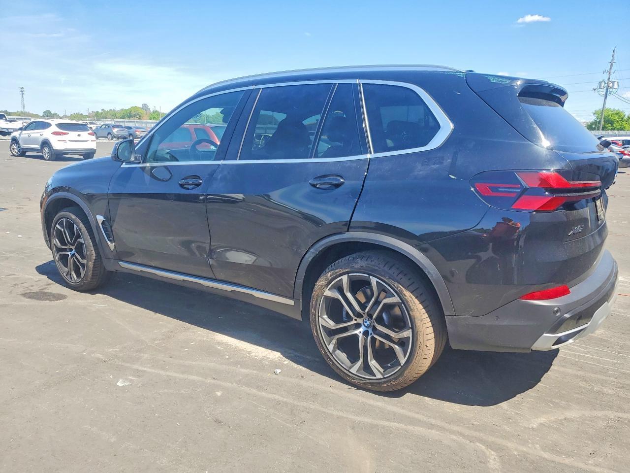 2025 BMW X5 - Фото 2