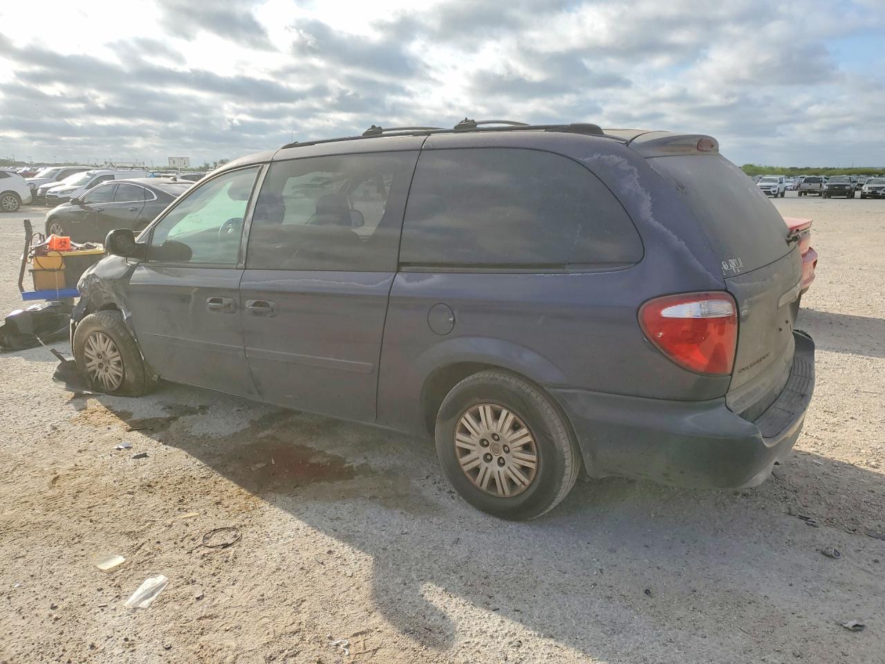2005 Chrysler Town & Country Lx - Фото 2