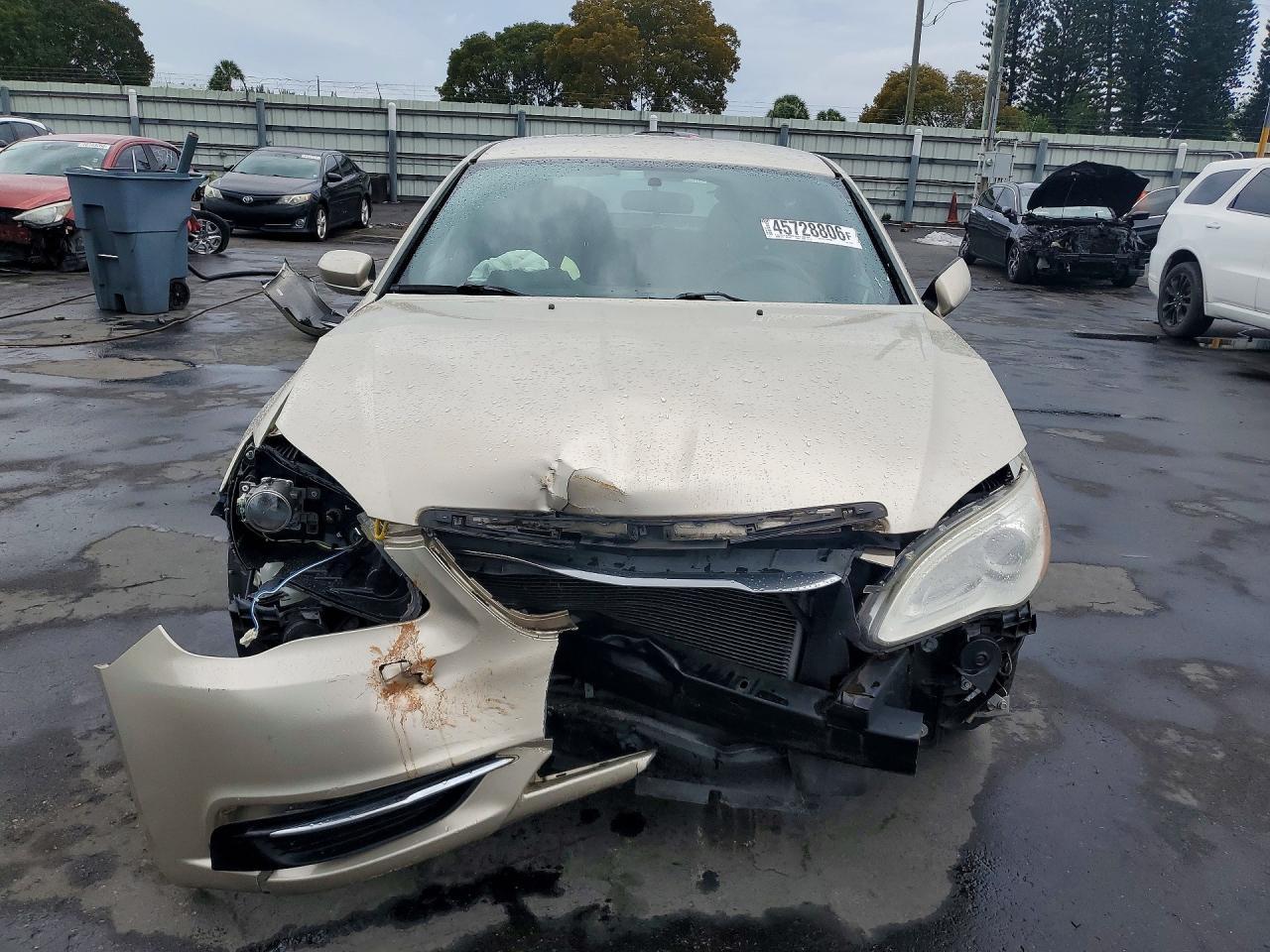 2014 Chrysler 200 Lx - Фото 5