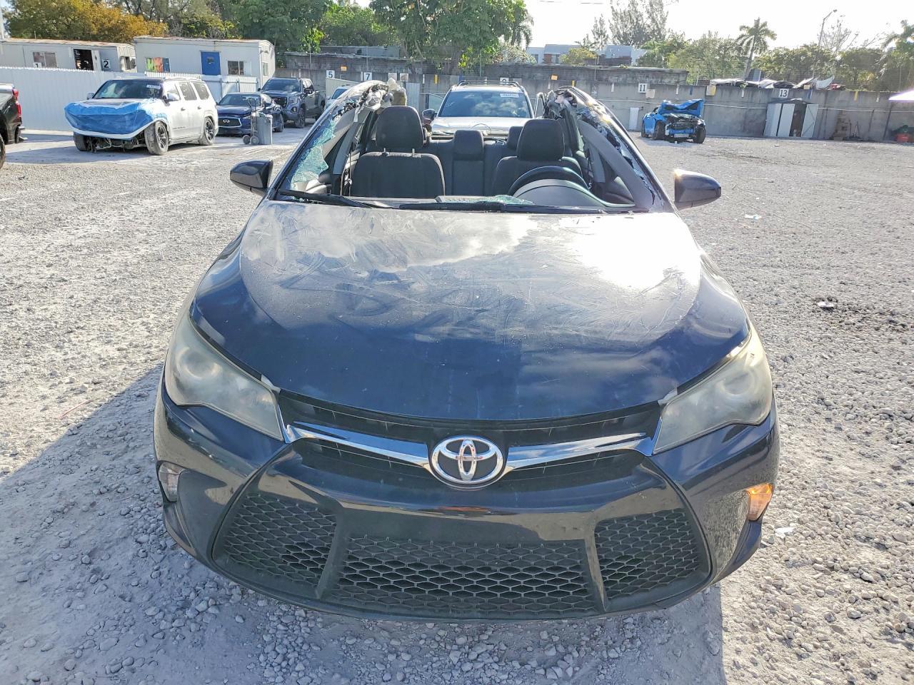 2016 Toyota Camry Se - Image 5