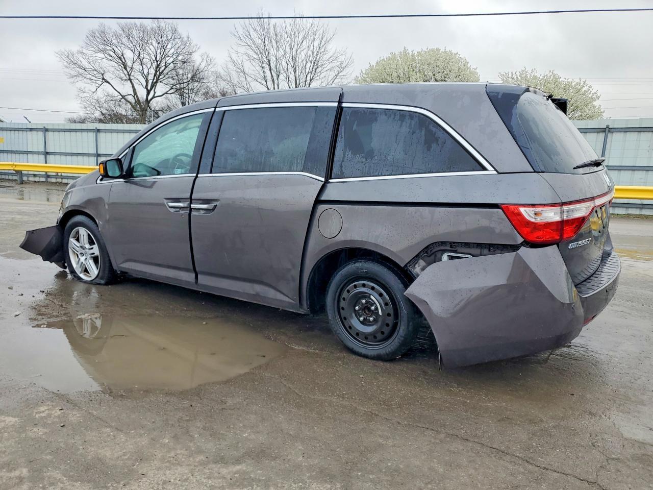 2012 Honda Odyssey Touring - Фото 2