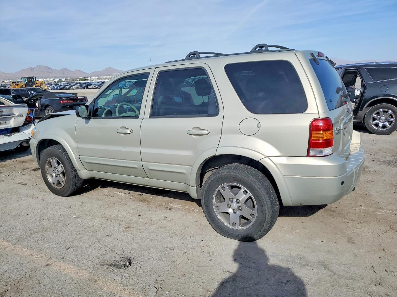 2005 Ford Escape Limited - Фото 2