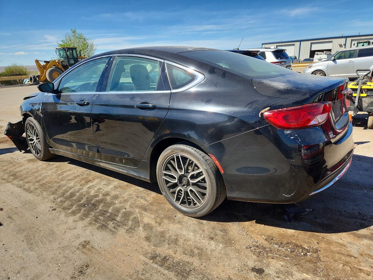 2015 Chrysler 200 Limited - Фото 2