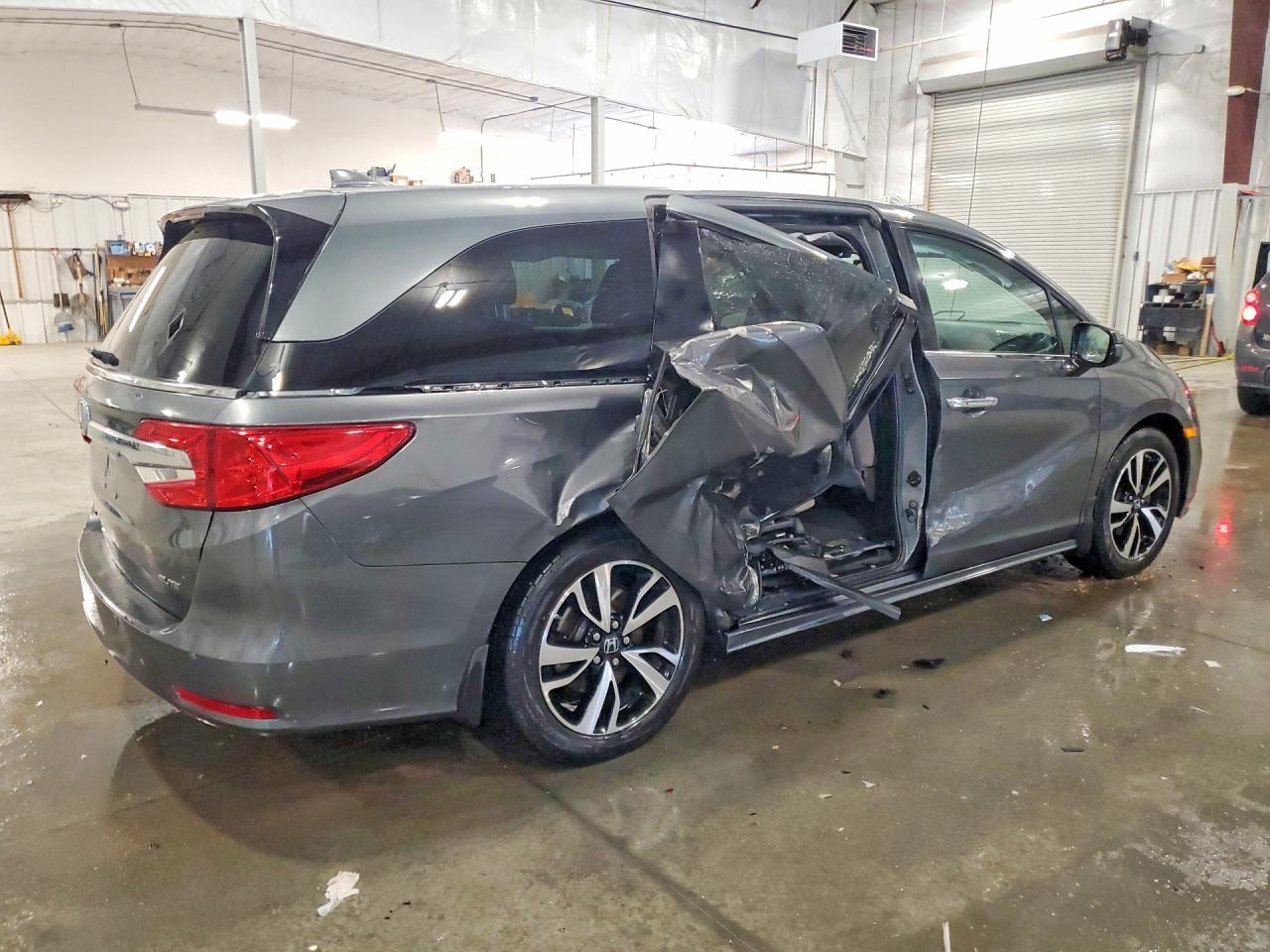2018 Honda Odyssey Elite - Фото 3