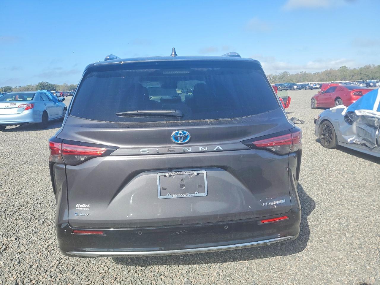 2025 Toyota Sienna Platinum 7-Passenger - Фото 6