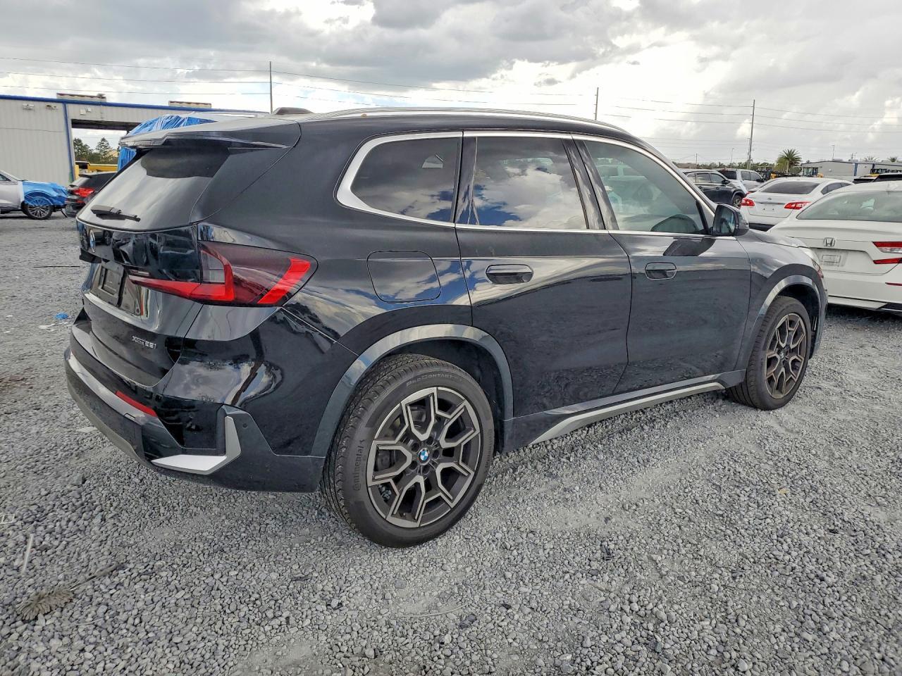 2025 BMW X1 xDrive28I - Фото 3