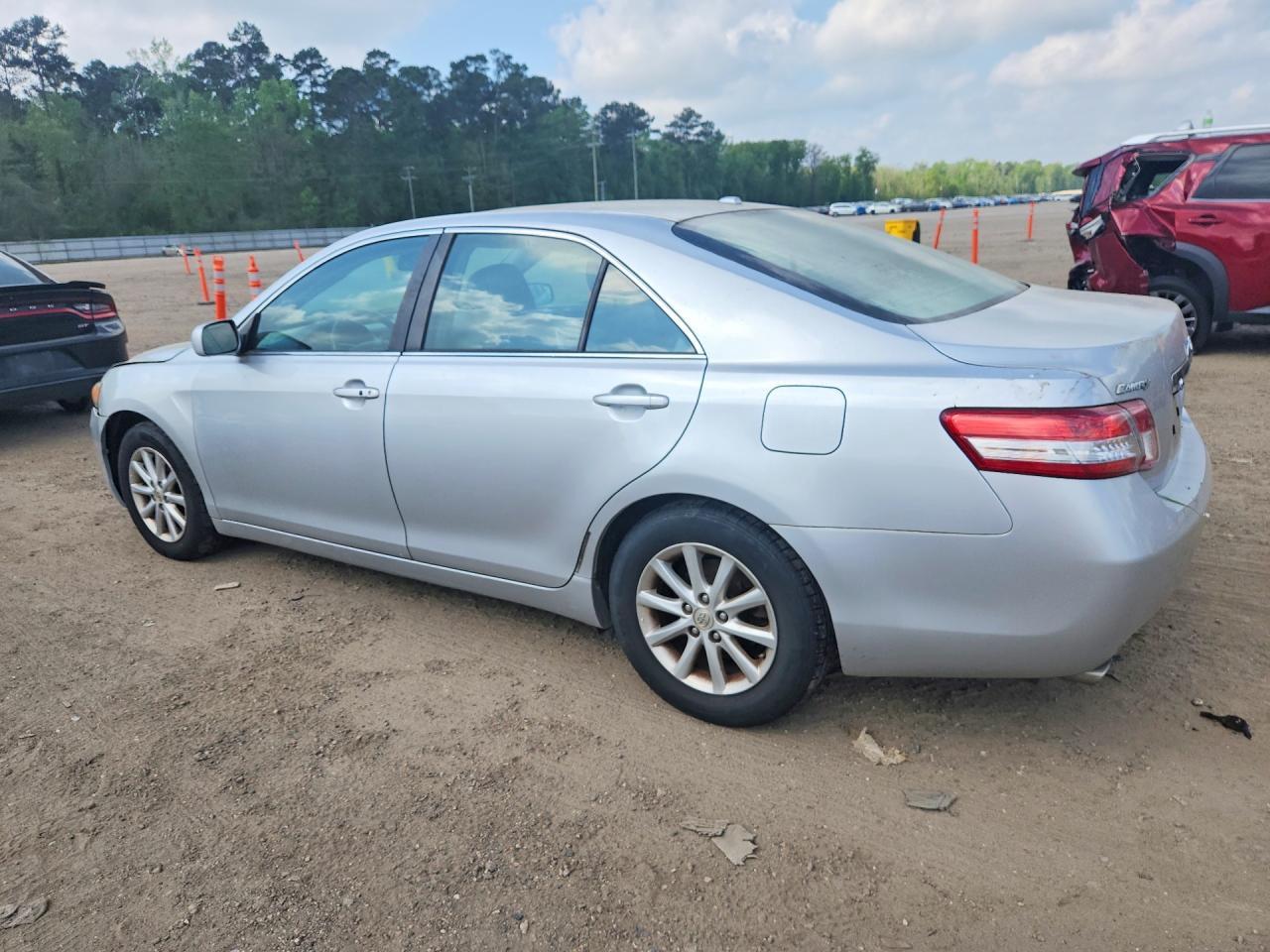 2010 Toyota Camry Xle V6 - Image 2