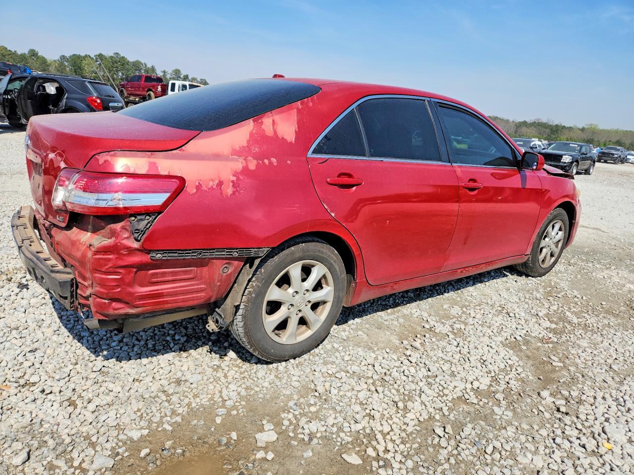 2011 Toyota Camry Le - Фото 3