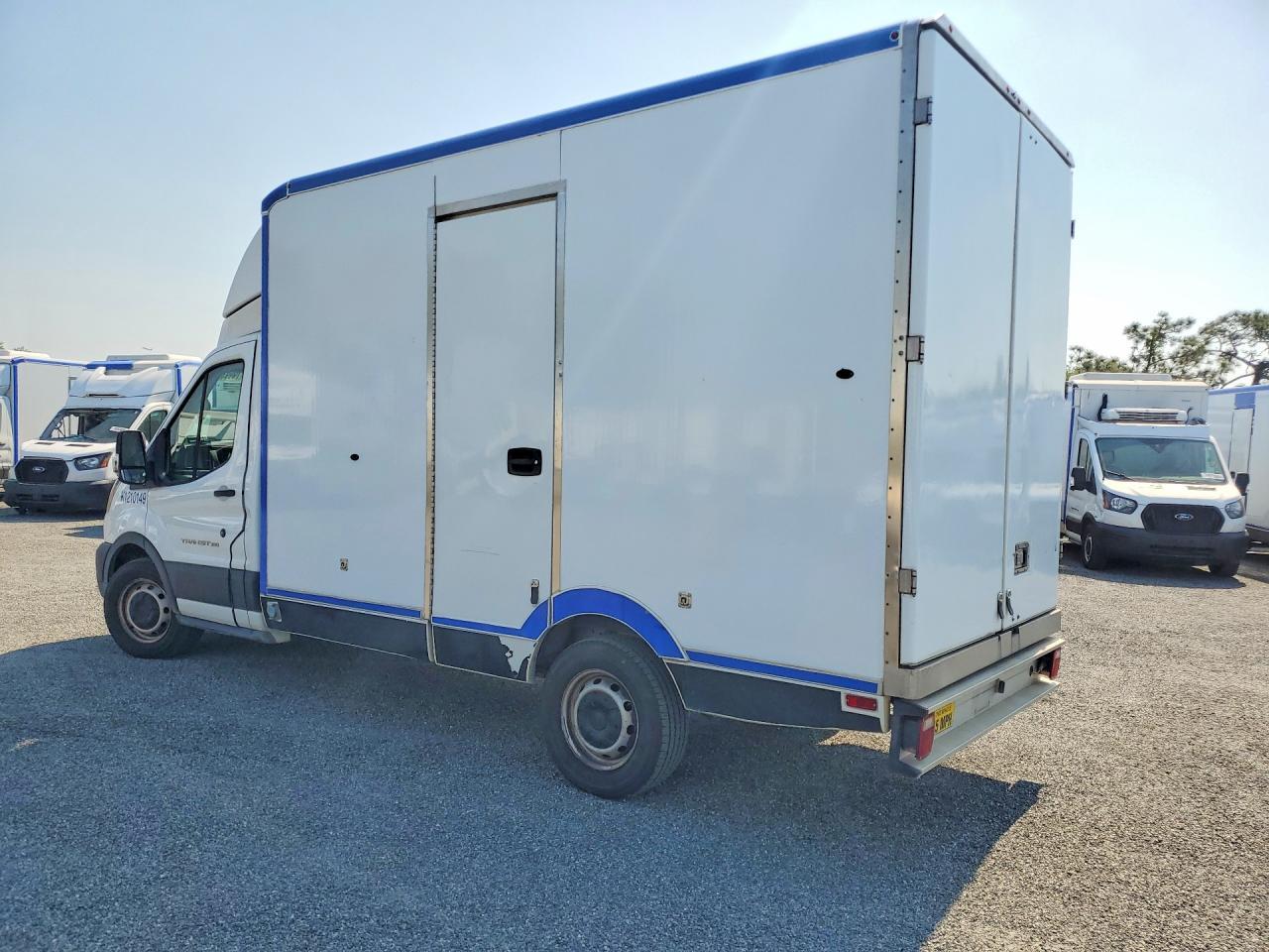 2021 Ford Transit Delivery Truck - Фото 2