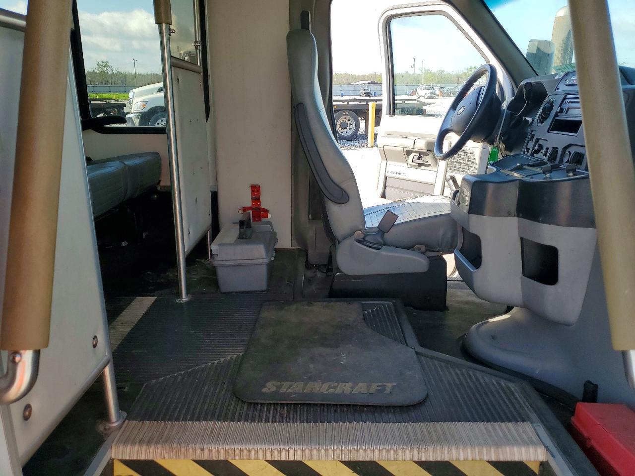 2014 Ford Econoline E350 Super Duty Cutaway Van - Фото 6