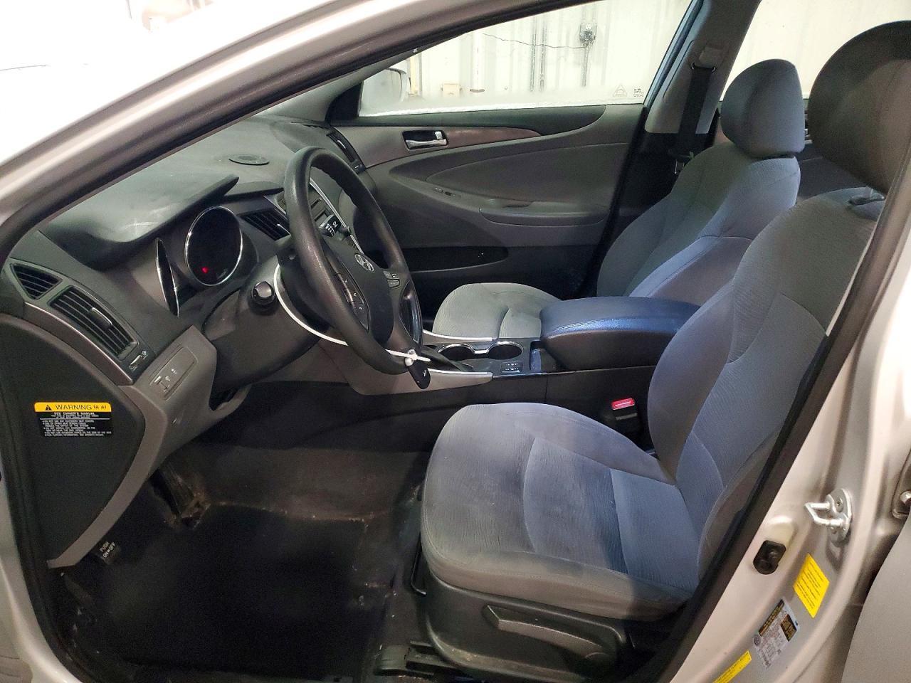 2015 Hyundai Sonata Hybrid Base - Image 7