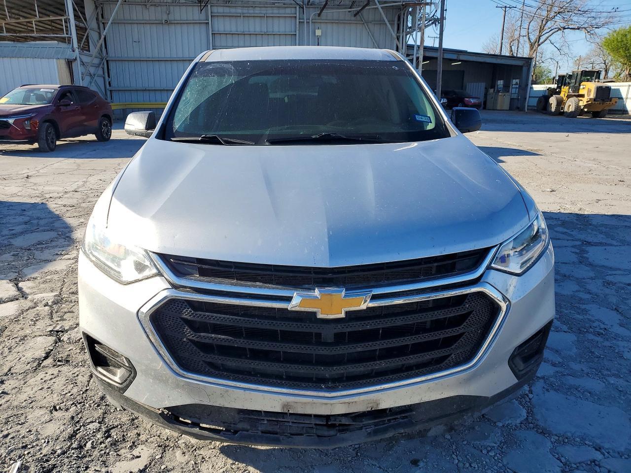 2021 Chevrolet Traverse Ls - Фото 5