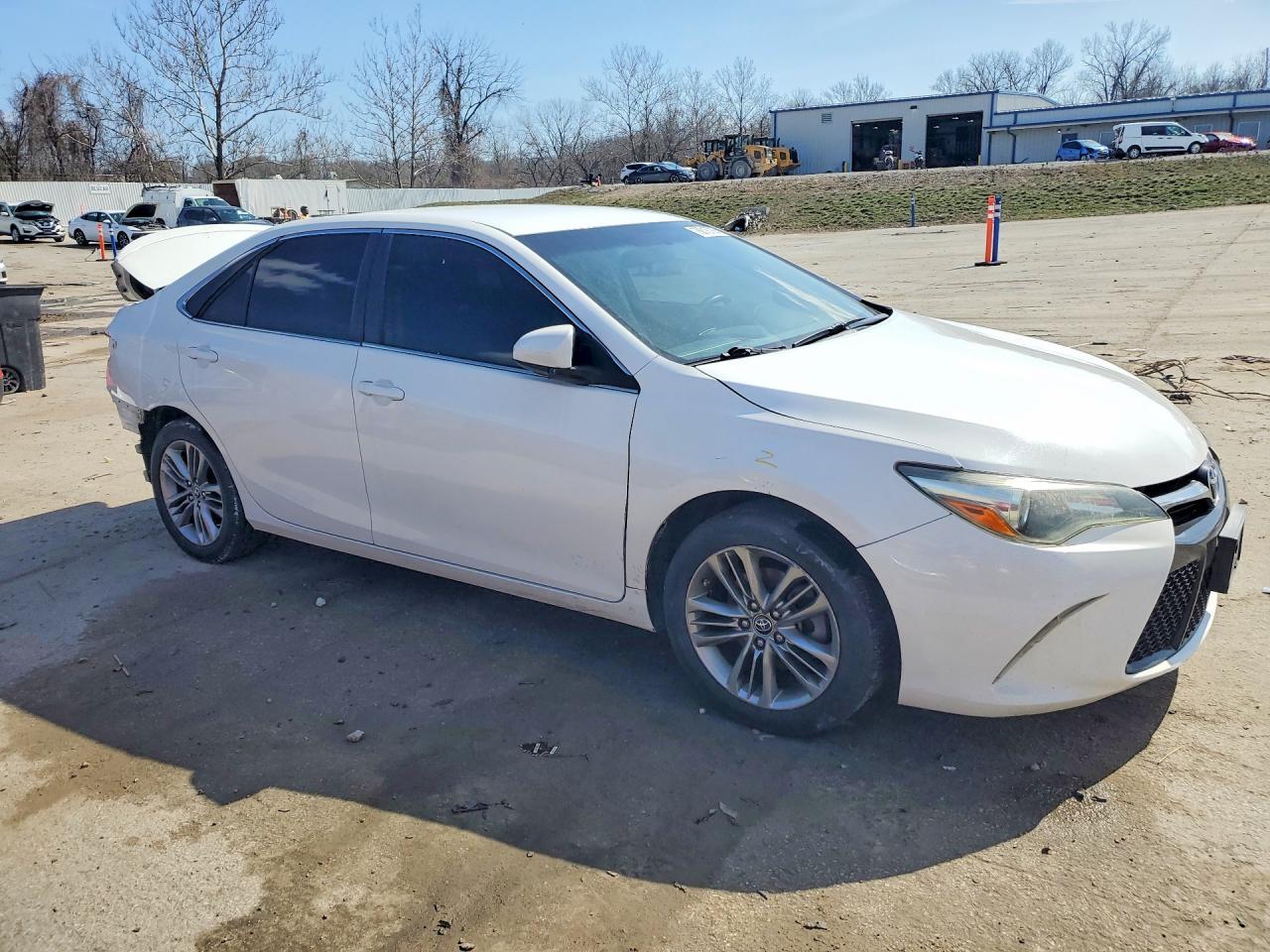 2016 Toyota Camry Se - Фото 4