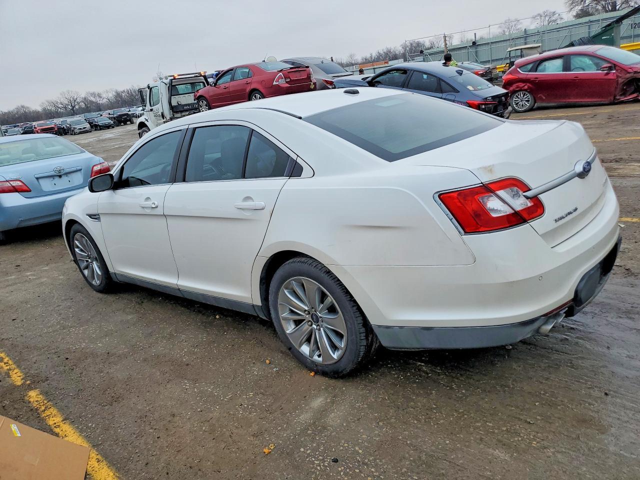 2011 Ford Taurus Limited - Фото 2