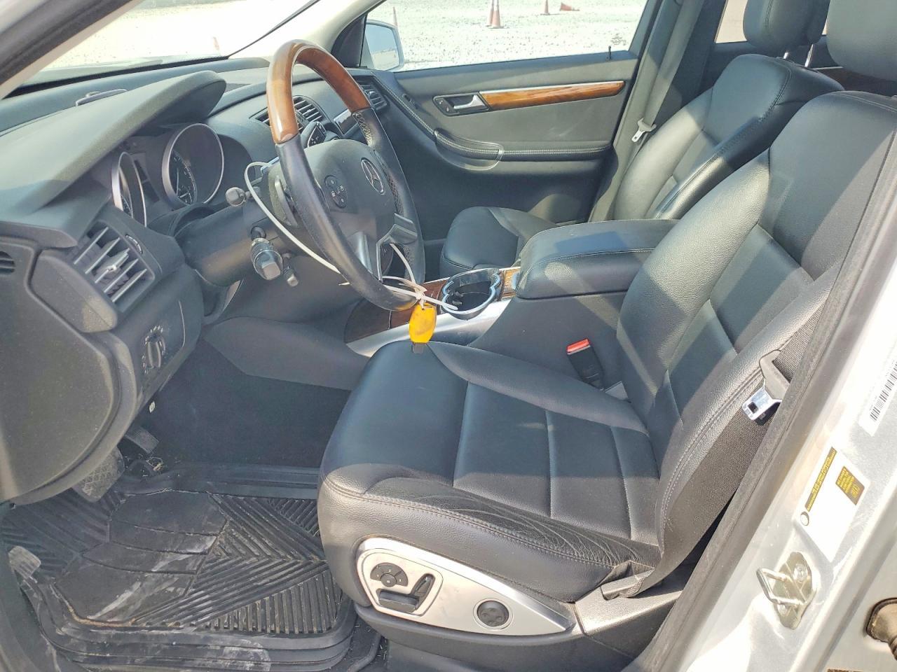 2011 Mercedes-Benz R 350 4Matic - Image 7