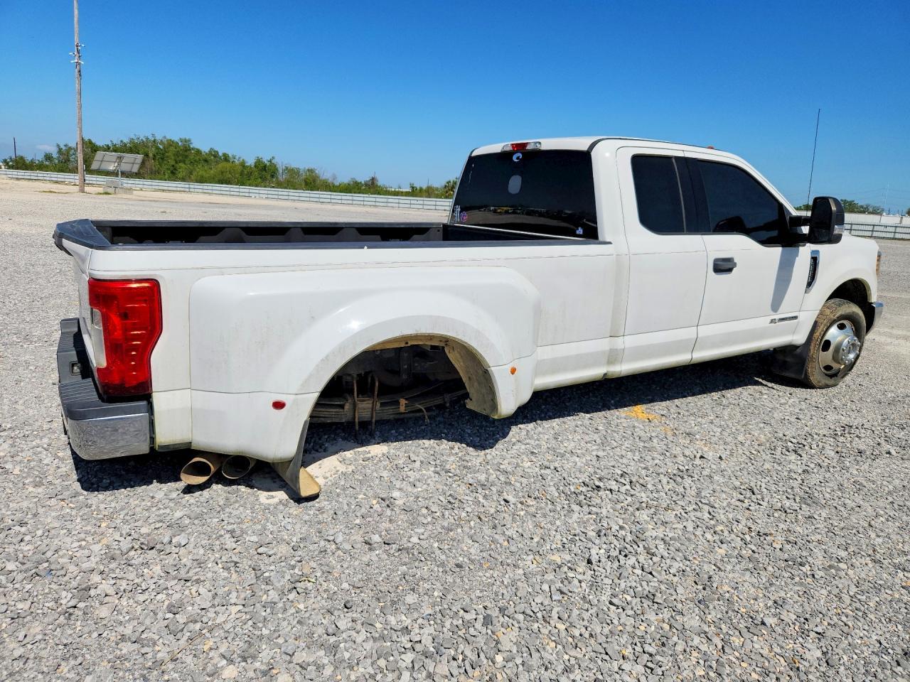 2019 Ford F350 Xlt Drw 6.7L V8 Tdsl Ext Cab - Фото 3