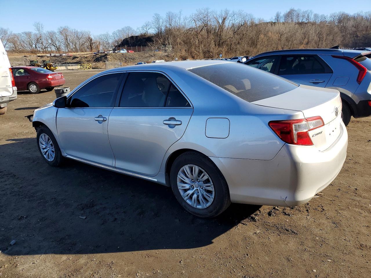 2014 Toyota Camry Le - Image 2