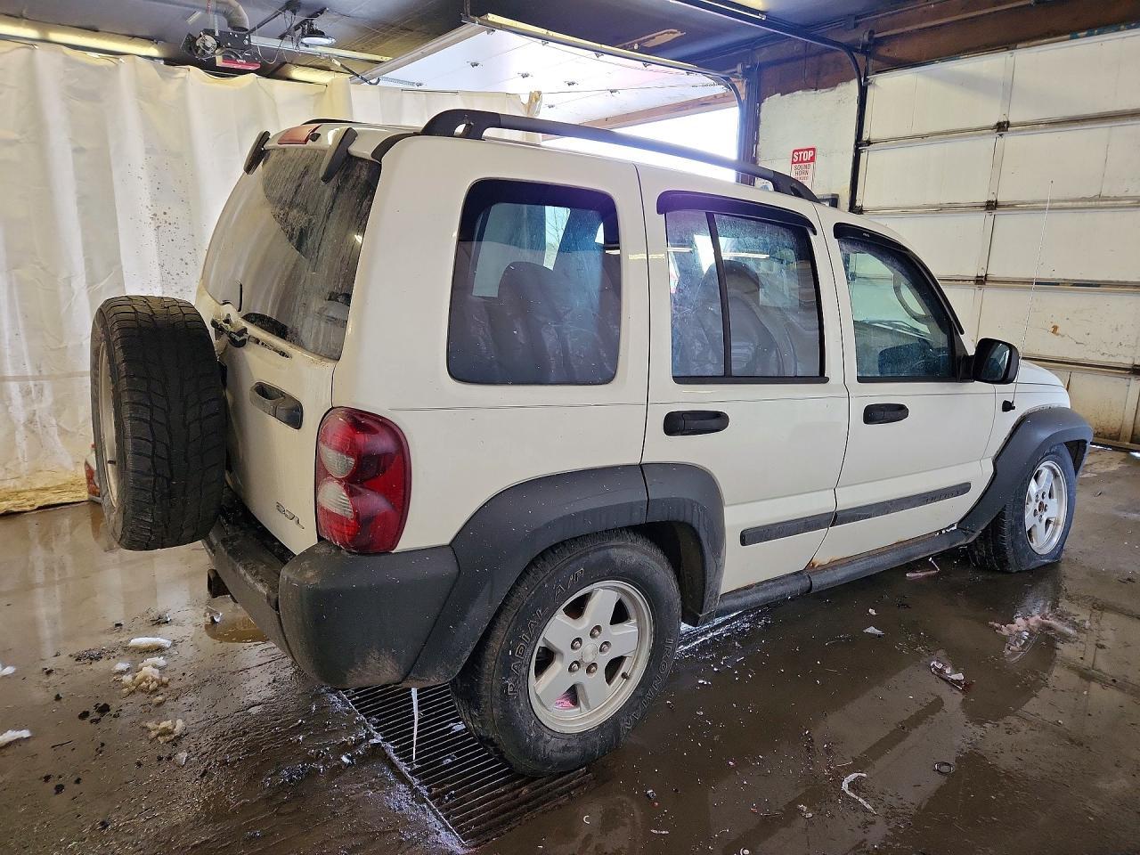 2006 Jeep Liberty Sport - Image 3