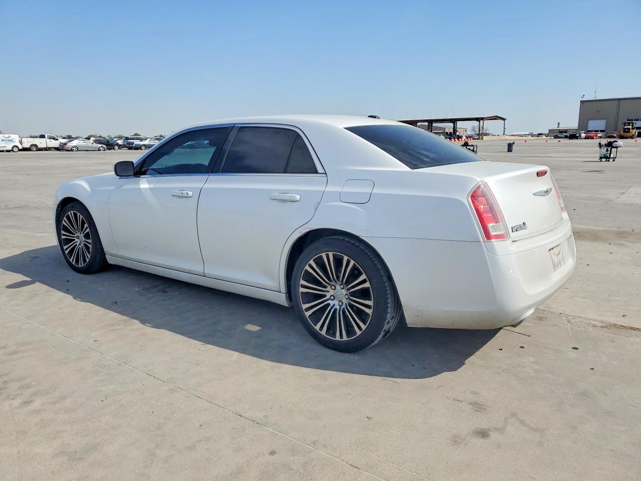 2014 Chrysler 300 S - Фото 2