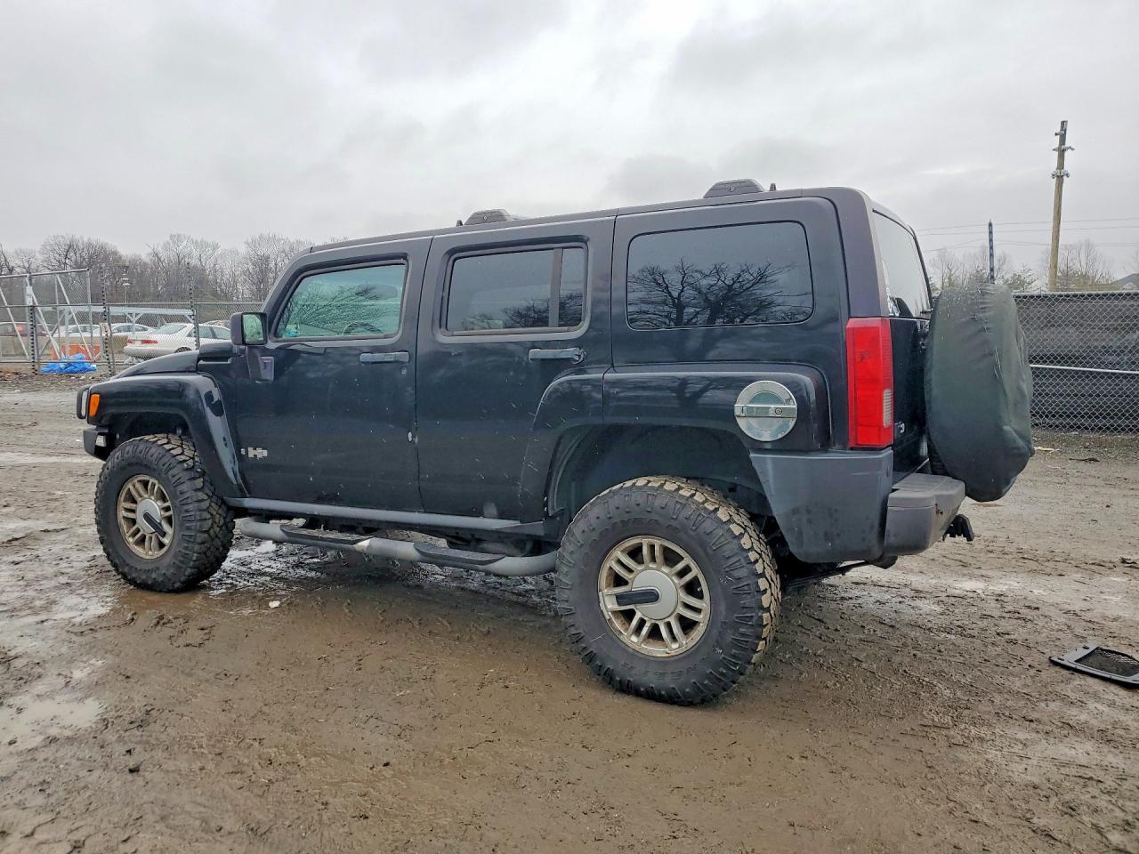 2006 Hummer H3 - Image 2