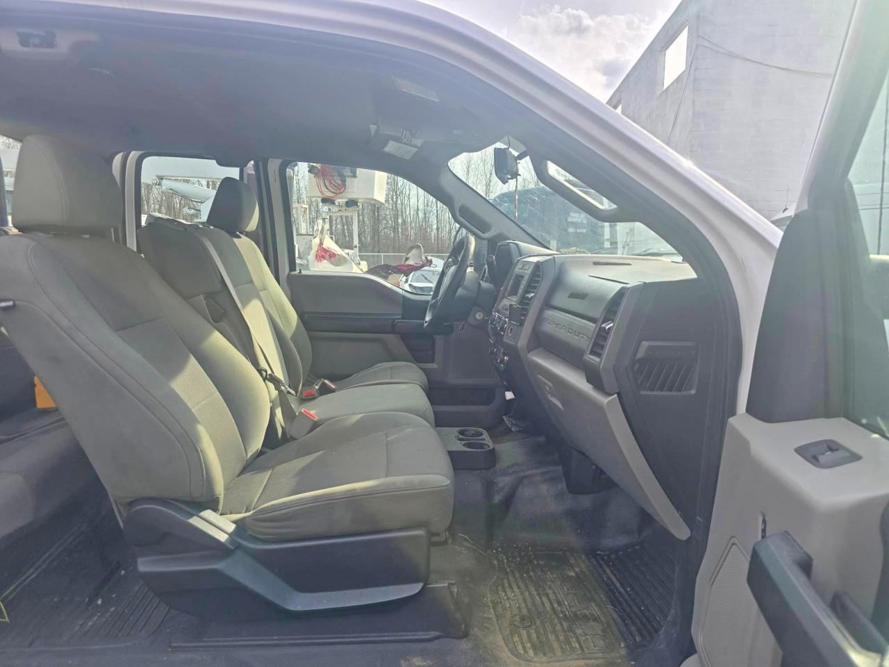 2017 Ford F350 Super Duty - Image 5