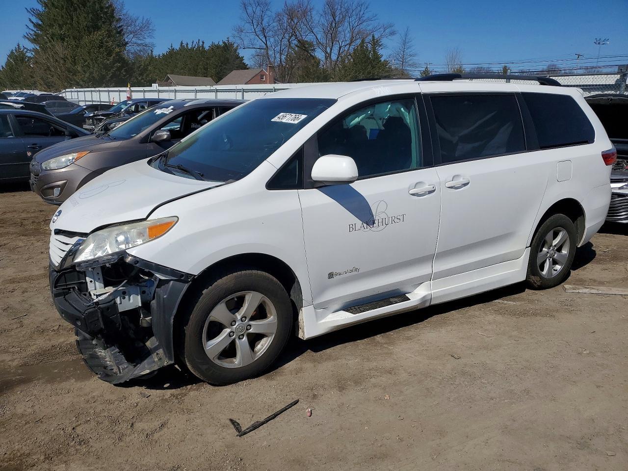 2015 Toyota Sienna Le Mobility 7-Passenger