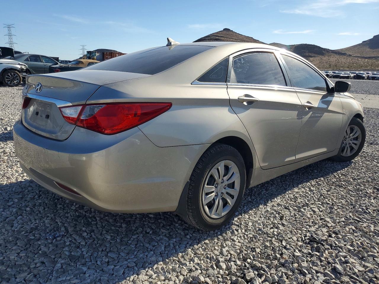 2011 Hyundai Sonata Gls - Image 3