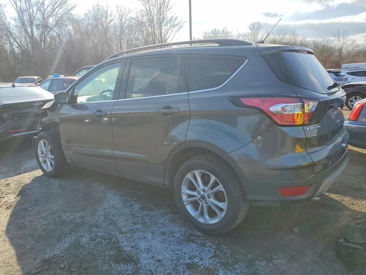 2017 Ford Escape Se - Фото 2