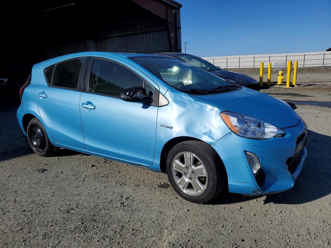 2015 Toyota Prius C Two - Image 4