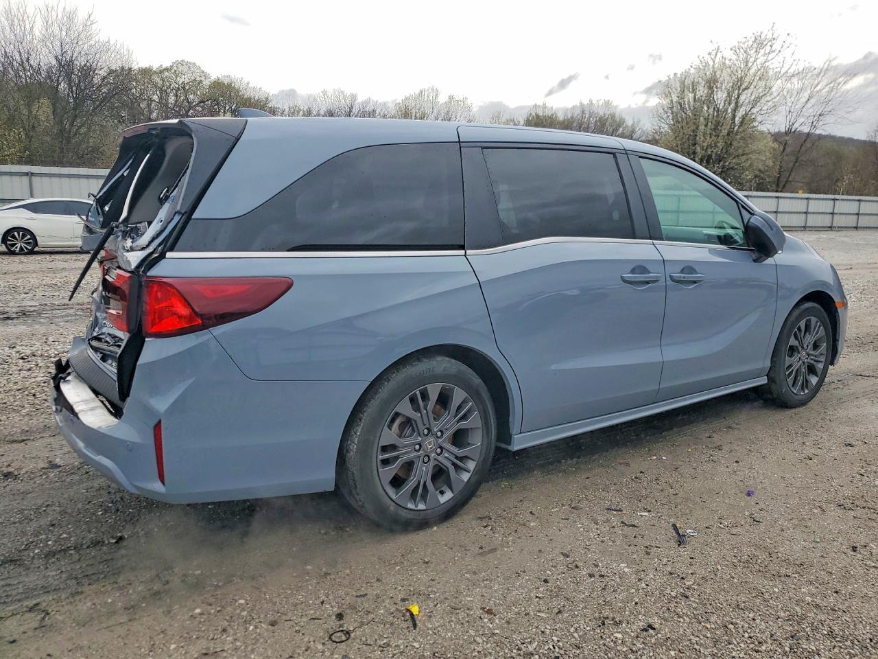 2025 Honda Odyssey - Image 3