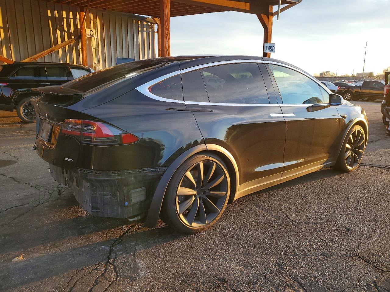 2017 Tesla Model X - Фото 3